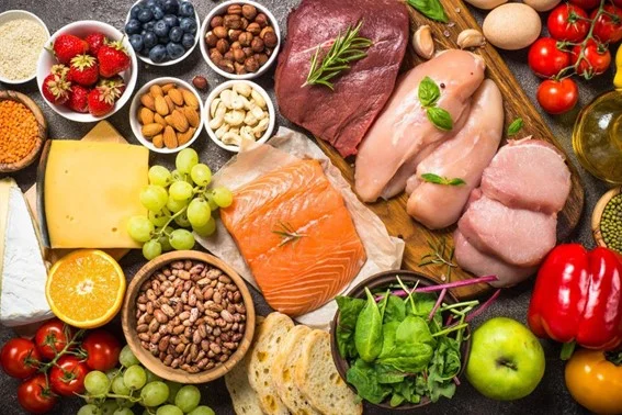 Alcançando o Equilíbrio: Dicas Práticas para Adotar Hábitos Saudáveis e Abandonar os Ruins 1 avalie sua dieta atual